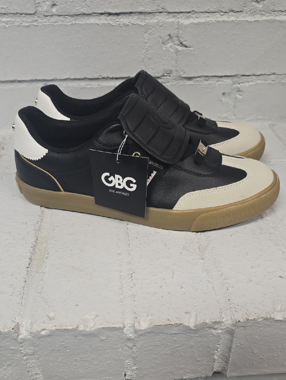 GBG Los Angeles Black & White Low-Top Sneakers.  NWT. Size 9